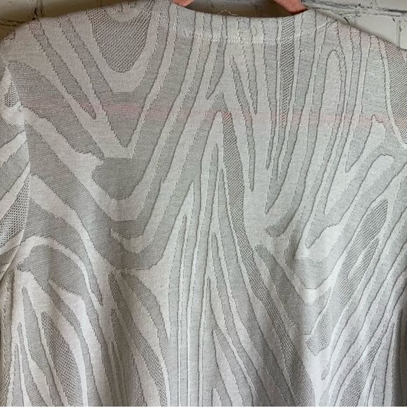 Chico’s Metallic Animal Print Cardigan Chico’s Size 1 or US Size 8 - Picture 4 of 4